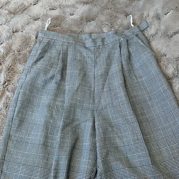 Pants - Picture 4 of 9